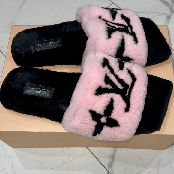 AUTHENTIC Louis Vuitton Mink Slippers in Pink/Black - Picture 4 of 6